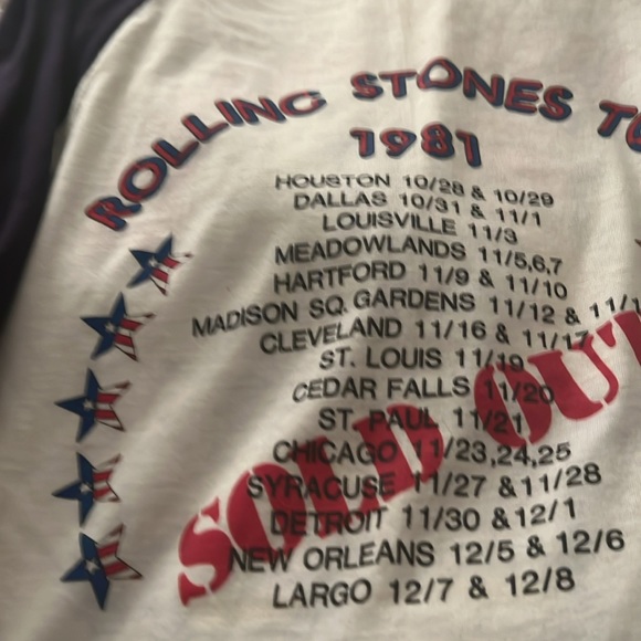 It’s an original vintage Rolling Stones. It was never worn. It’s from 1981. - Picture 3 of 4